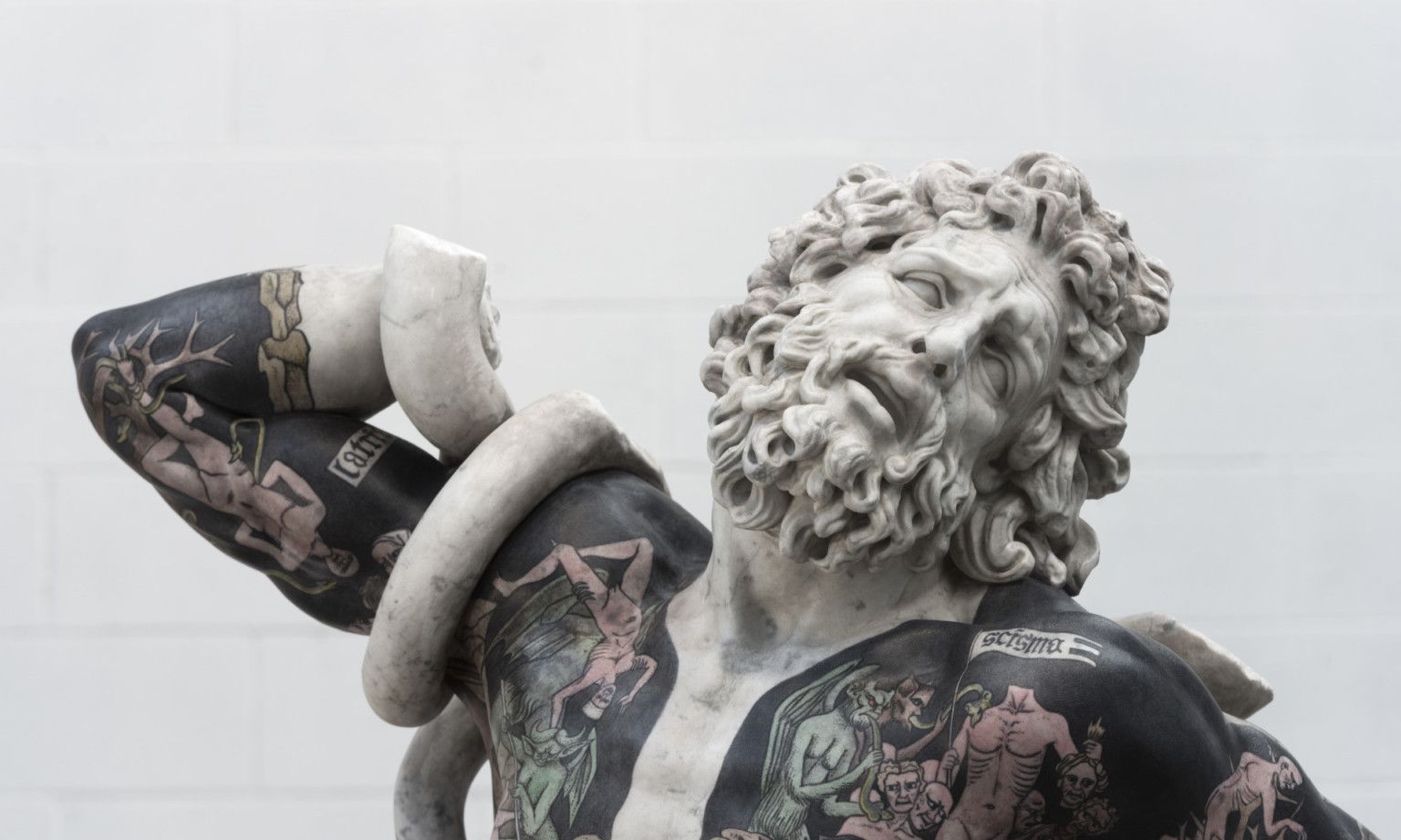 给人纹身很常见,但这位艺术家却选择给石膏像纹身_高清图集_新浪网