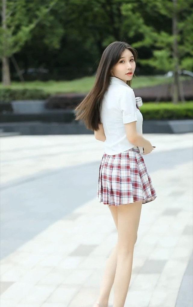 小姐姐穿jk制服好可爱,白色衬衫 粉格裙,甜美感爆棚_高清图集_新浪网