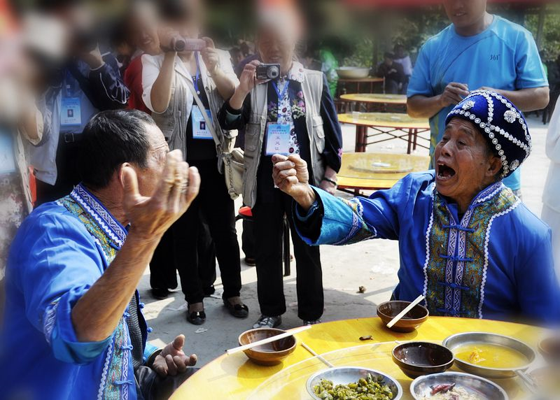 猜码是广西酒桌文化的重要组成部分,这种现象对广西有怎样的影响