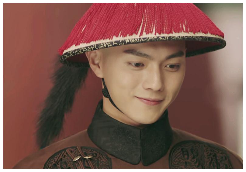 更重要的是在《延禧攻略》里饰演的富察傅恒,让这个初出茅庐的小伙子