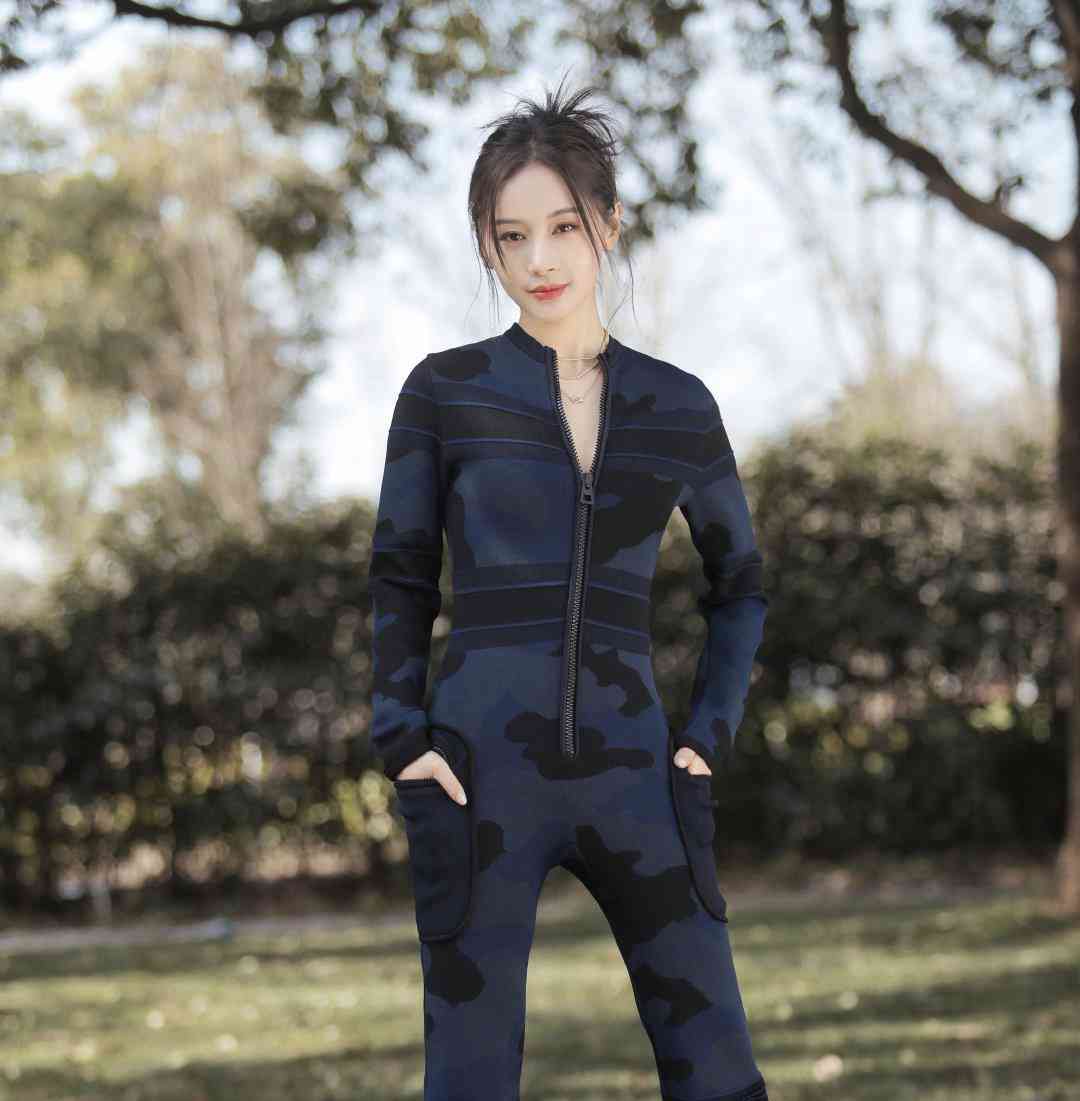 但也有一些综艺节目,靠着随性发挥吸引了很多观众中,比如王子文最近