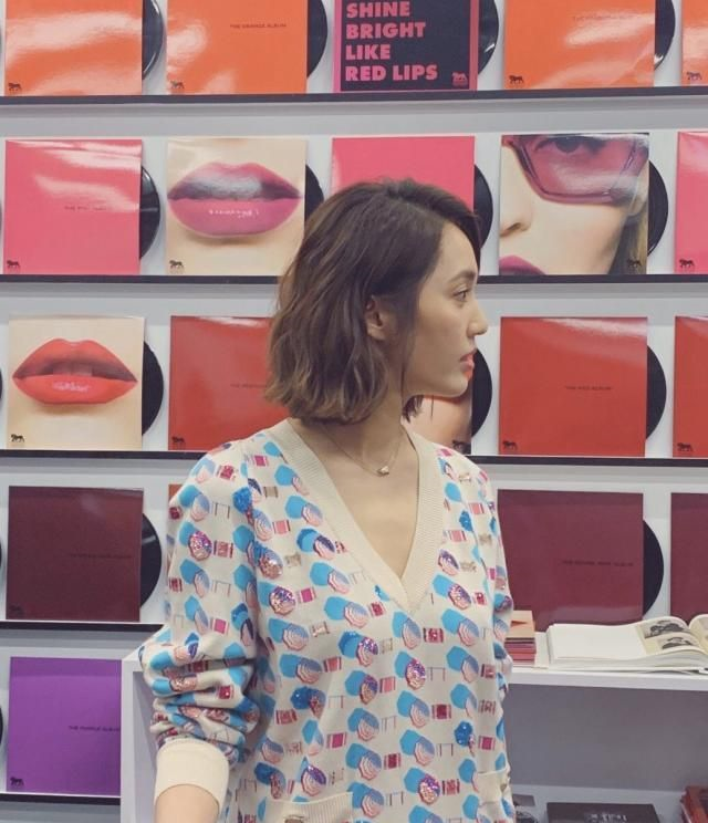 余文乐庆老婆32岁生日,168cm王棠云衬衫短裤好出众