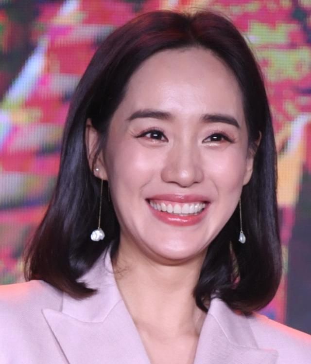 高颜值女星王智美照:名不虚传_高清图集_新浪网