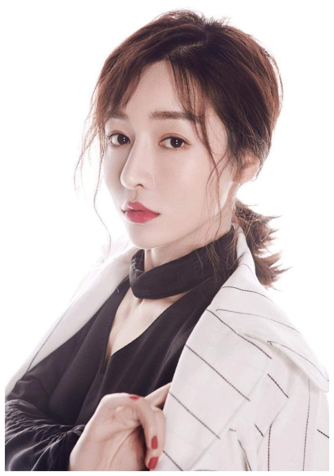 他曾饰演李连杰儿子,长大后娶了《仙剑》中的她,如今鲜少露面