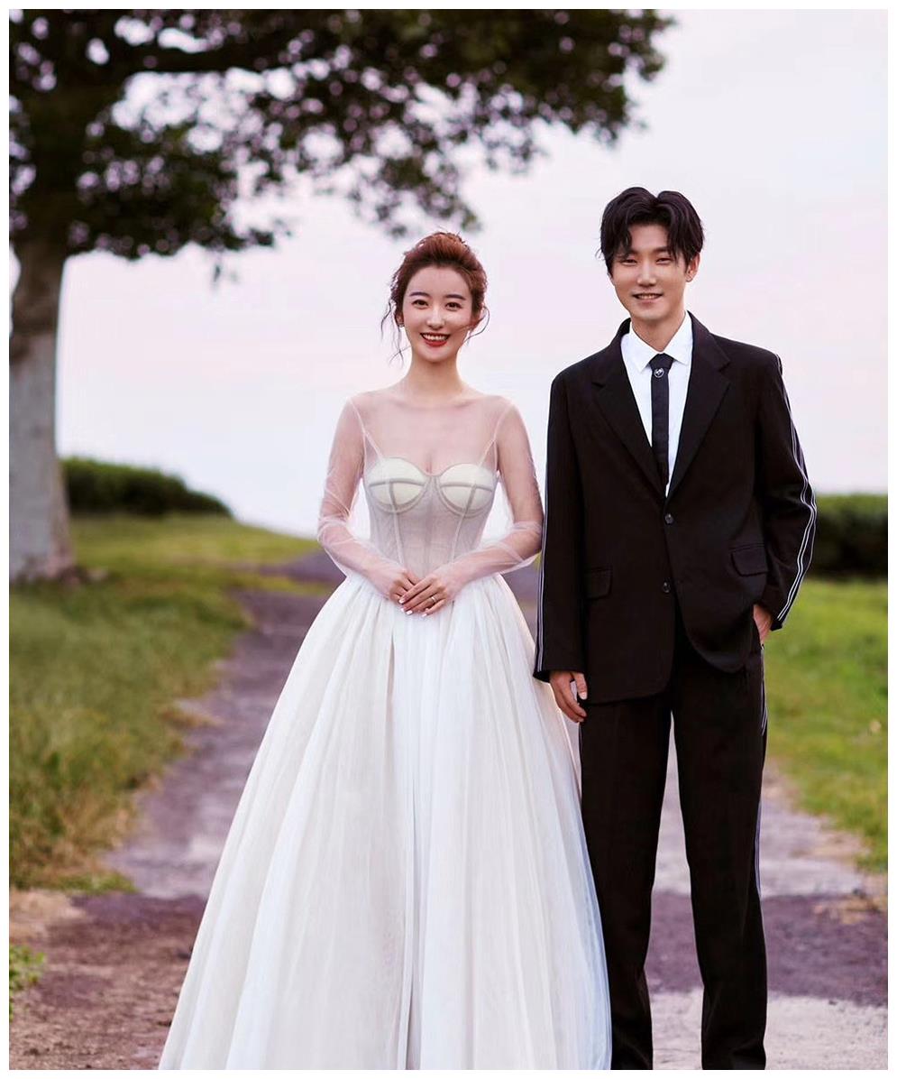 王晰和金宴竹补拍婚纱照,王晰:我真的很幸福