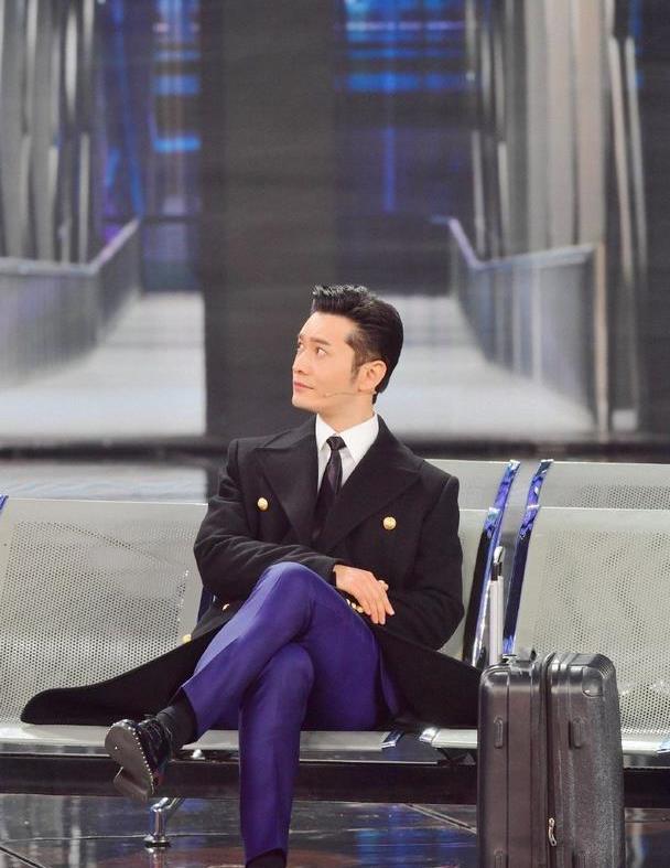 43岁黄晓明帅气时尚大片摆脱油腻变清爽造型高级显品位