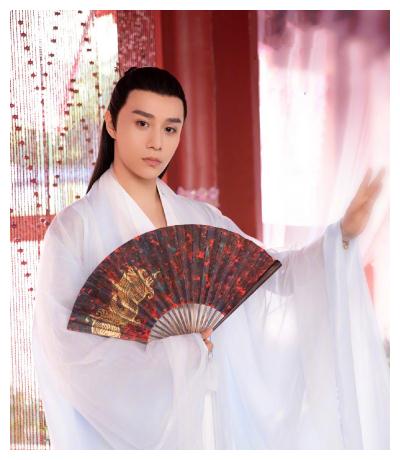 "陈芊芊"里的花魁苏沐,画功精湛了得,明明能靠才华却偏偏靠脸