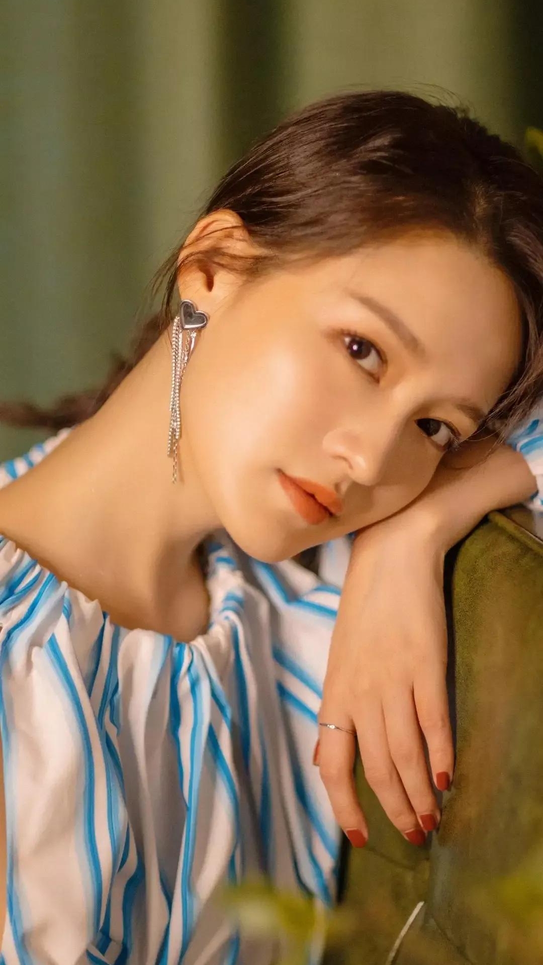 李泌美图欣赏,甜美优雅,相处起来轻松的关系是一份礼物