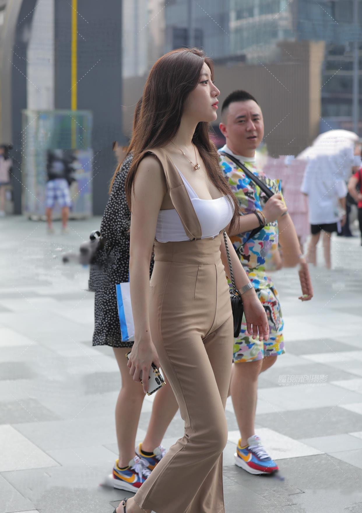 时尚穿搭咖啡色吊带连体裤凉鞋