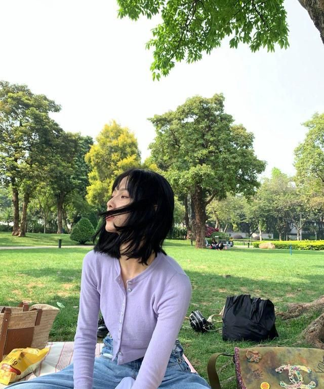 宋威龙女友赵佳丽晒私服,变身浪漫法式少女,复古独特令人着迷__财经