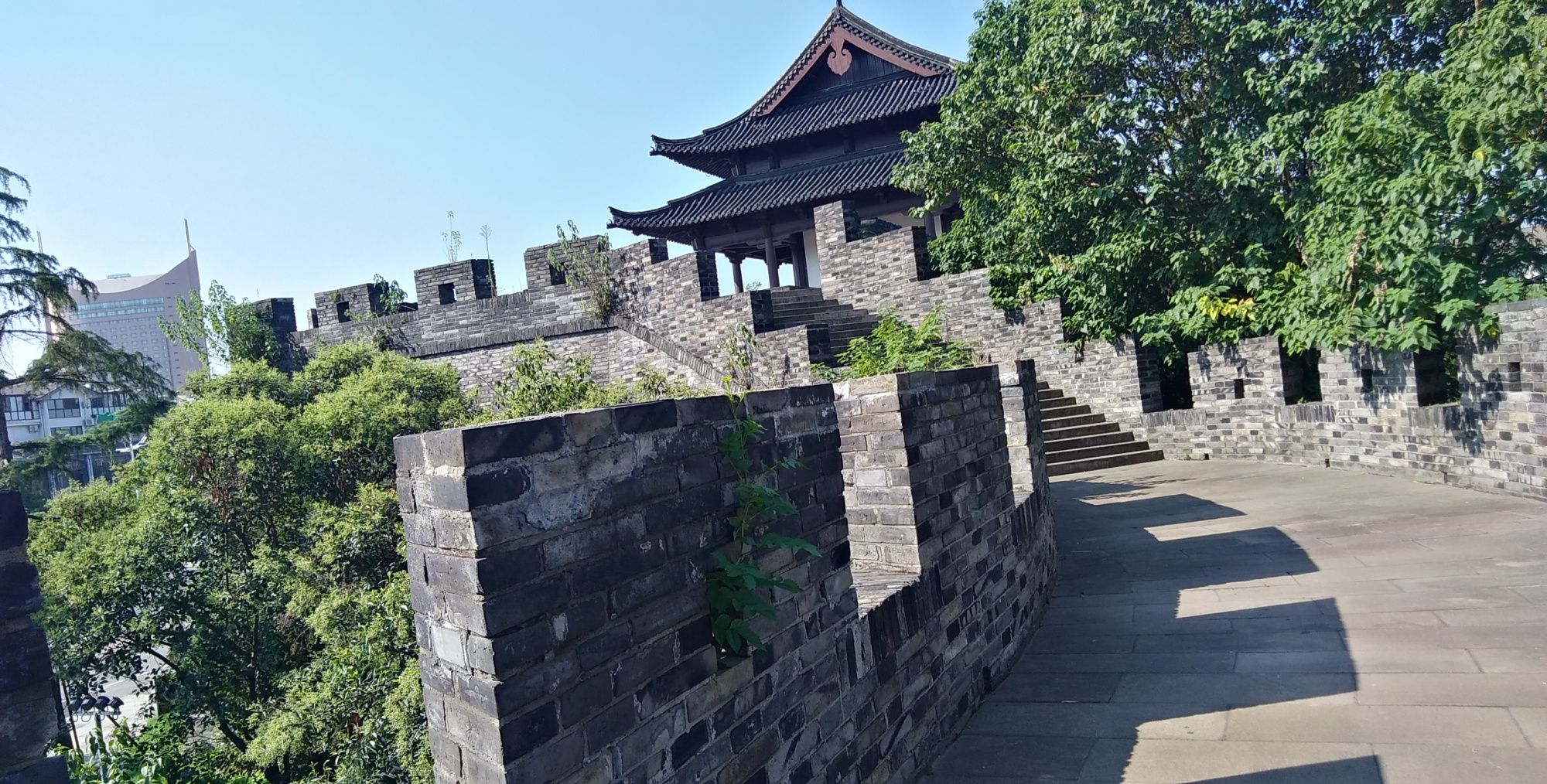 绍兴市萧曹运河边的古城墙实拍你们来过这里吗