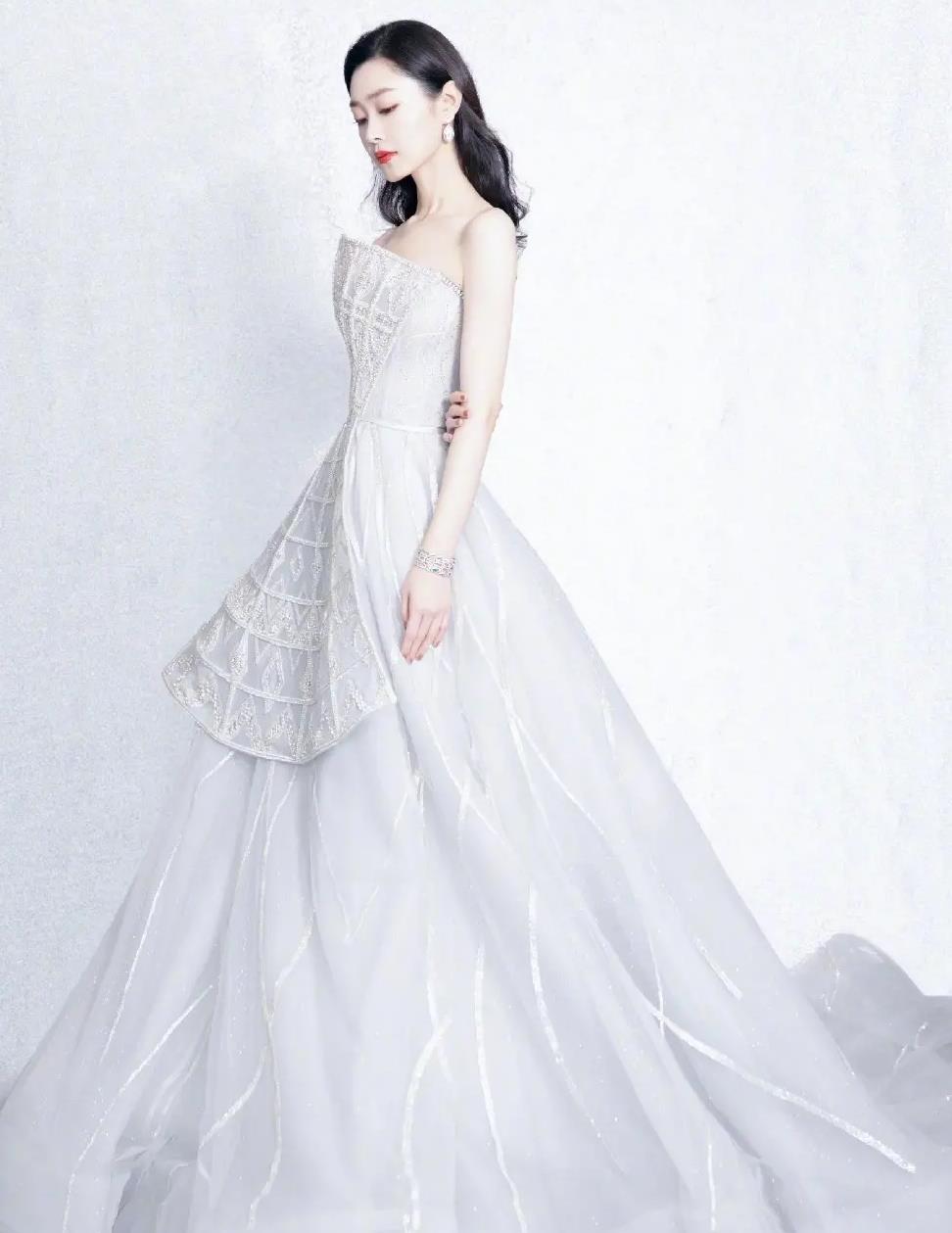 宋轶一袭婚纱造型美丽似仙女