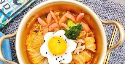 网红泡面排行_开始就走下坡路的网红美食,泡面小食堂上榜,最后这个遭人恨!