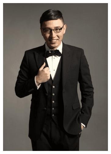 果然胖子都是潜力股,华少暴瘦30斤,网友直言:会影响嘴部肌肉吗