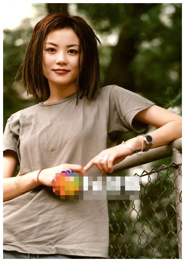 王菲曾也年少轻狂过,年轻的照片大曝光,她比张柏芝更洒脱!