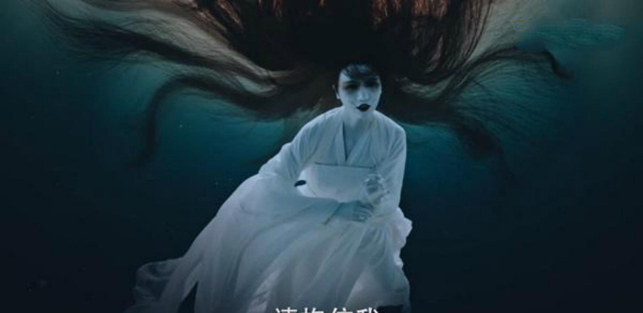 《怒海潜沙》禁婆晒幕后照,化浓妆也眉清目秀,卸妆后更清新美丽