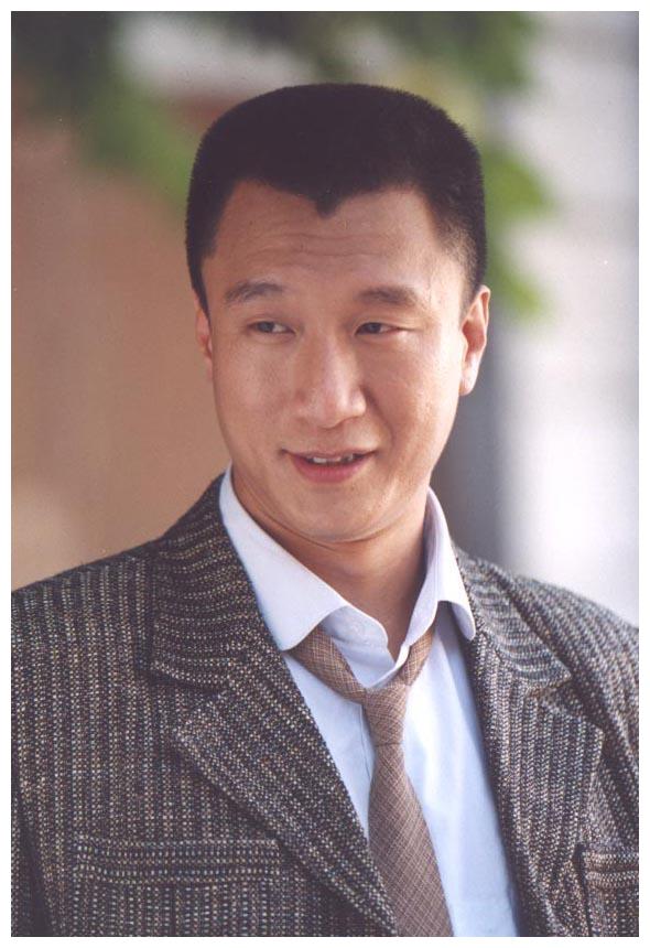 孙红雷近况小15岁娇妻王骏迪气质脱俗一袭长裙比模特还美