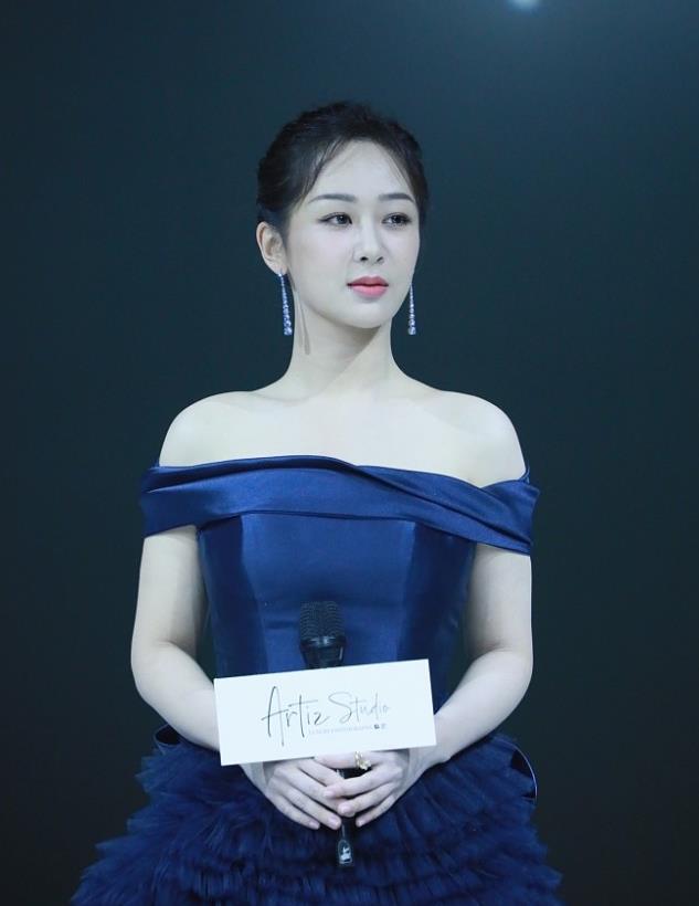 杨紫:深海蓝一字肩蛋糕裙静谧优雅