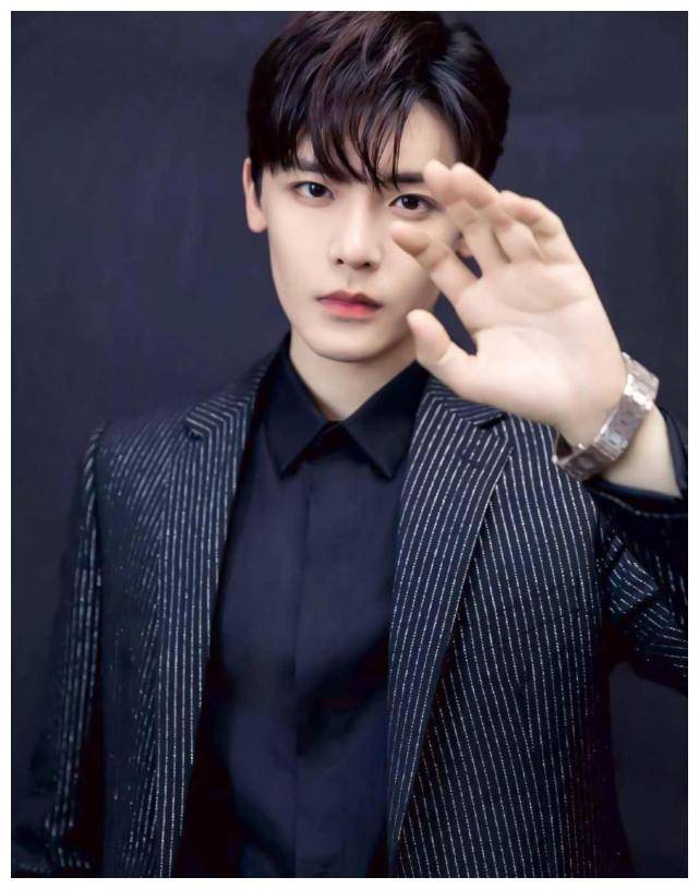 成毅侯明昊出演《天官赐福》电视剧,网友不买账,宋继扬呼声最高