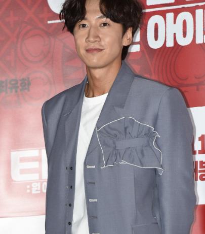 "国内版李光洙"走红韩国,看到两人的对比照,女友都分辨不出