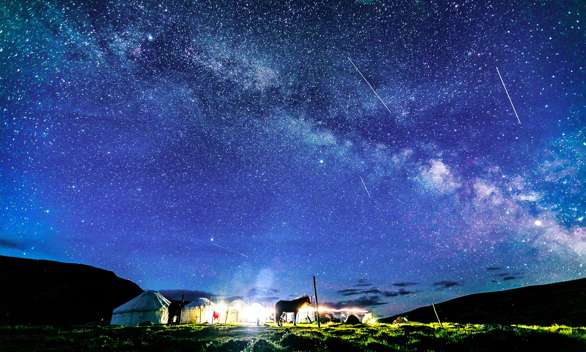 新疆喀纳斯如梦如幻的星空