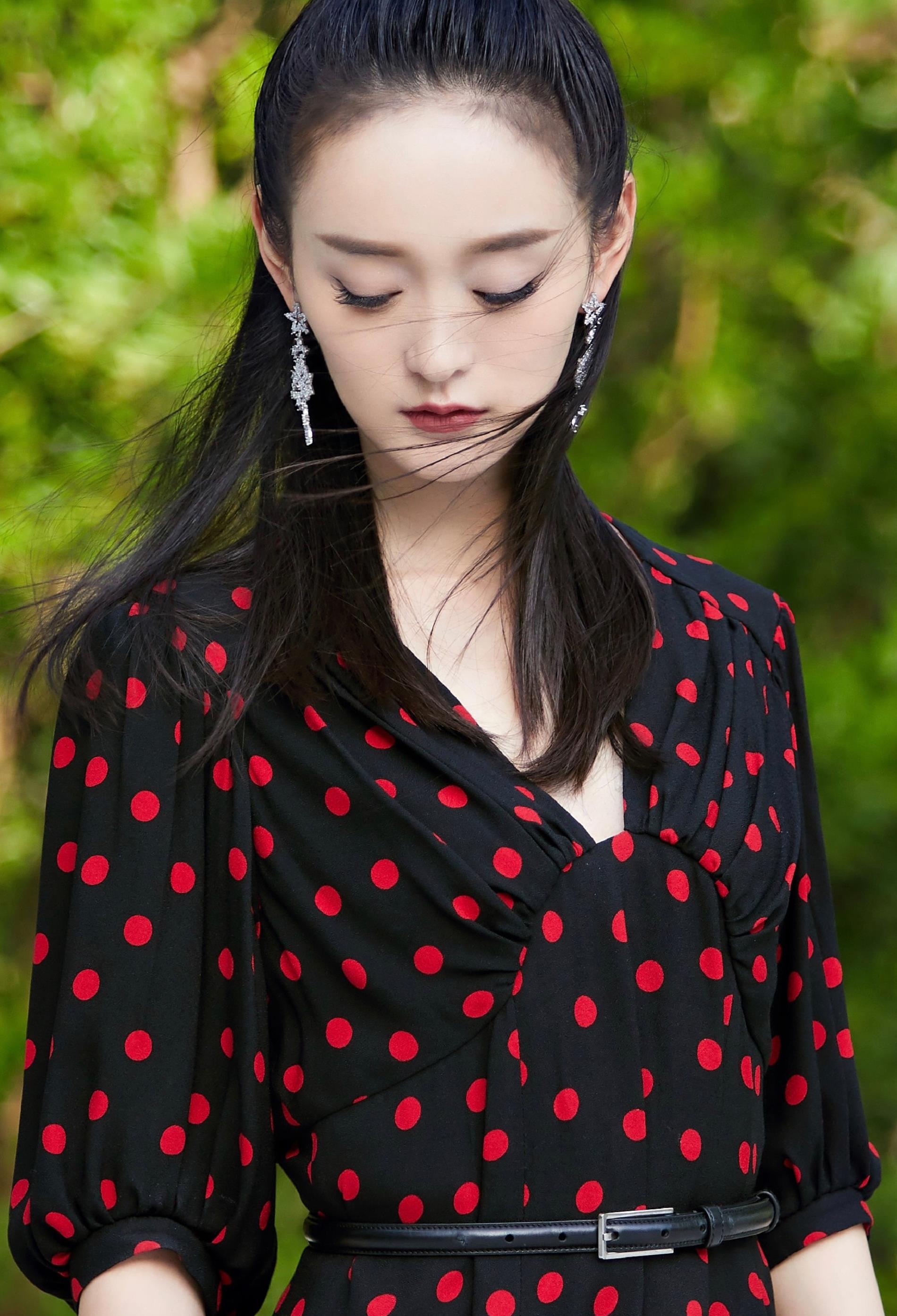 女神何泓姗:第4611期气质潮流美图欣赏