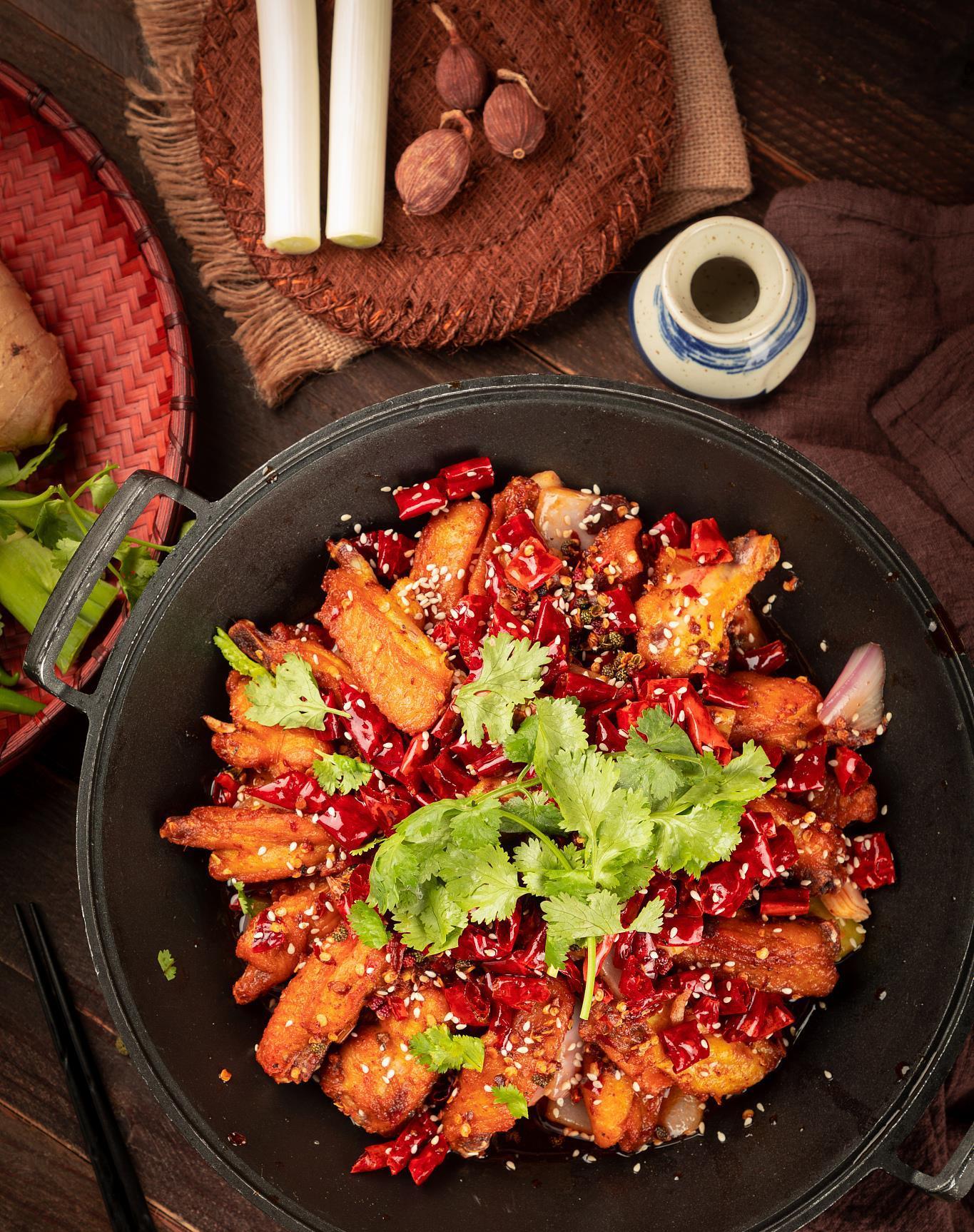 干锅鱿鱼虾的家常做法做熟后下酒又下饭做法技巧分享给大家