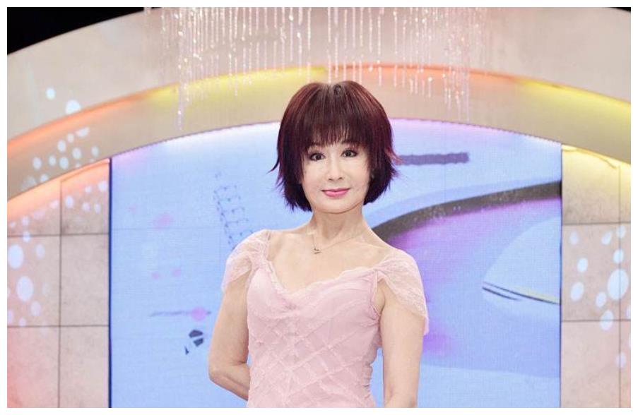 70岁"不老女神"潘迎紫近照,即将再次出山,与于正合作新剧