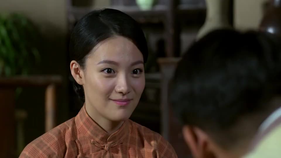 踏破硝烟:老何要送金凤离开,金凤不想走,只好让她再住一晚