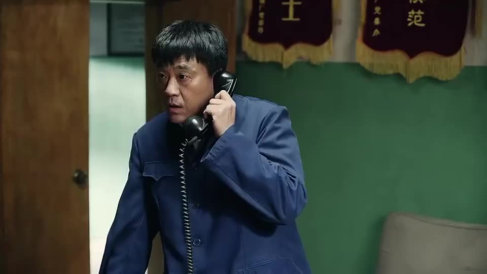 情满四合院厂长给何雨柱打电话没想到主任这么好信