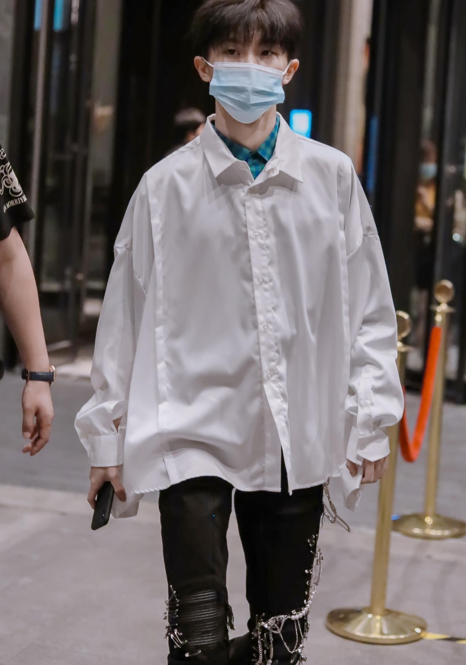 马嘉祺私服穿搭简单干净是疯狂心动的男孩没错了