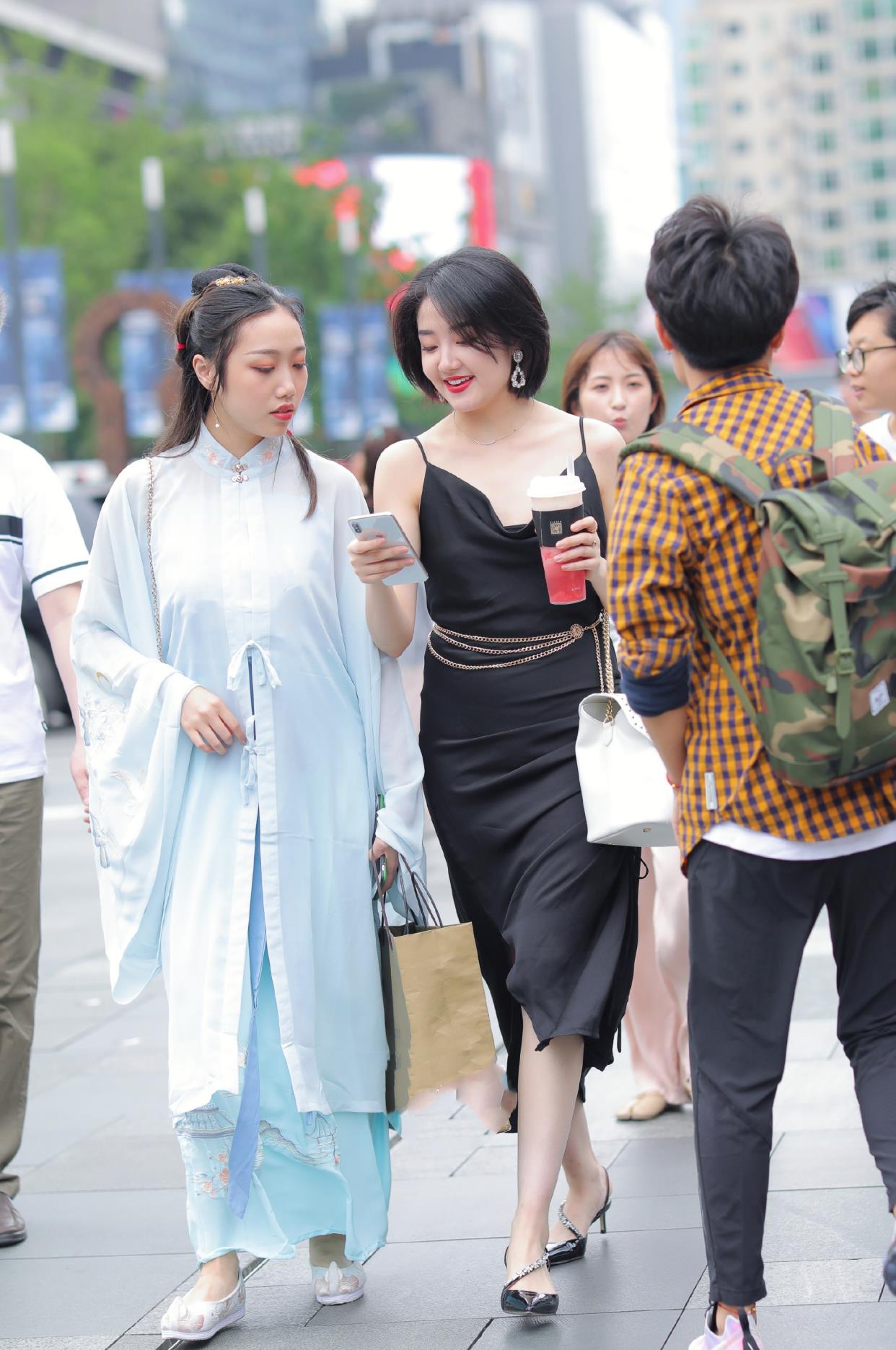 时尚穿搭:汉服和现代服饰的穿搭