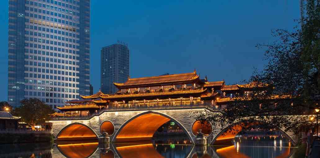 四川成都,旅游业飞速发展,游客越来越多__财经头条