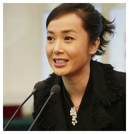 马思纯50岁小姨蒋雯丽曾5夺视后1获影后今儿女双全惹人羡