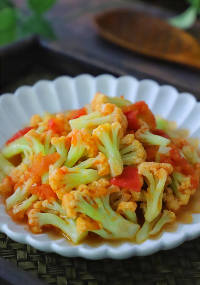 炒花菜时,千万别直接下油锅,多加一步,脆嫩爽口没肉也好吃__财经头条