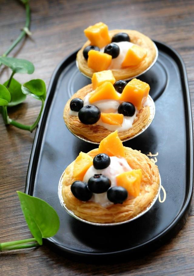 冰淇淋换个吃法巧用蛋挞皮轻松做出精致小甜品好吃不伤身