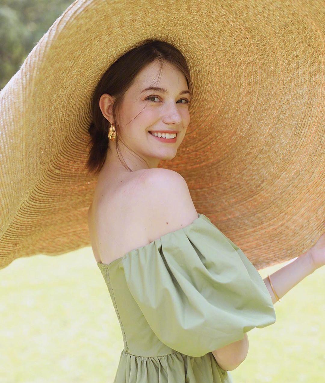 四国混血美女爆红!因超高颜值和魔鬼身材圈粉无数,热爱中国文化