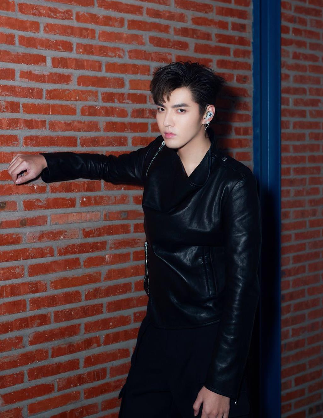 吴亦凡这一身造型,一年三季都可以穿,经典不过时