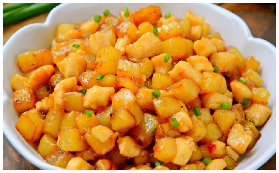 不加一滴水简单炒一炒,鲜美嫩滑好吃又解馋|土豆|鸡丁|天生一对_新浪