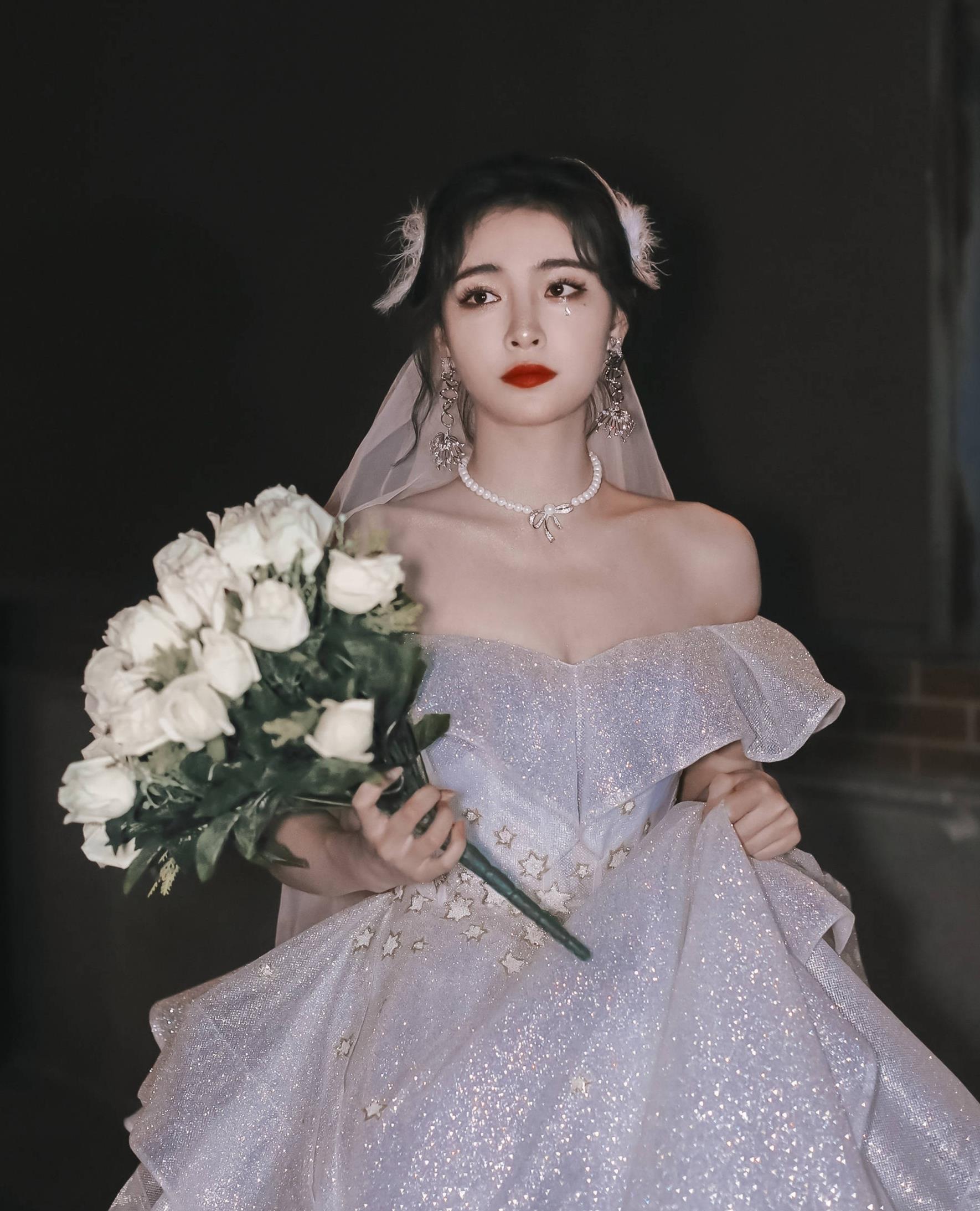 许佳琪的私服够好看了,当她穿上婚纱,我才知道啥叫美丽动人