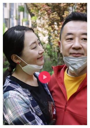 黄海波高调秀恩爱,待业6年没戏拍,变身短视频网红博主|曲栅栅|黄海波