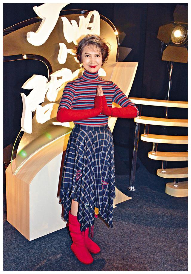 1995年,萧芳芳得金马奖最佳女主"无动于衷",被张国荣亲吻才欢笑