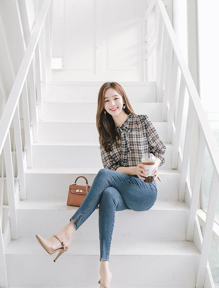 金信英-苏格兰风格格子中袖衬衫,甜度很高