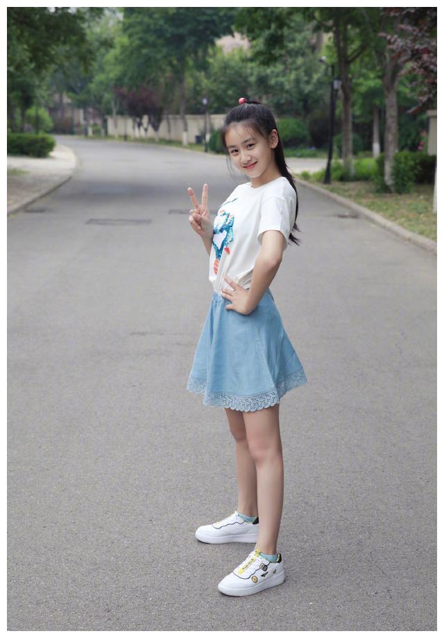 森碟大名叫田雨橙(cindy),2008年4月15日出生.最近身高已经接近1米70.