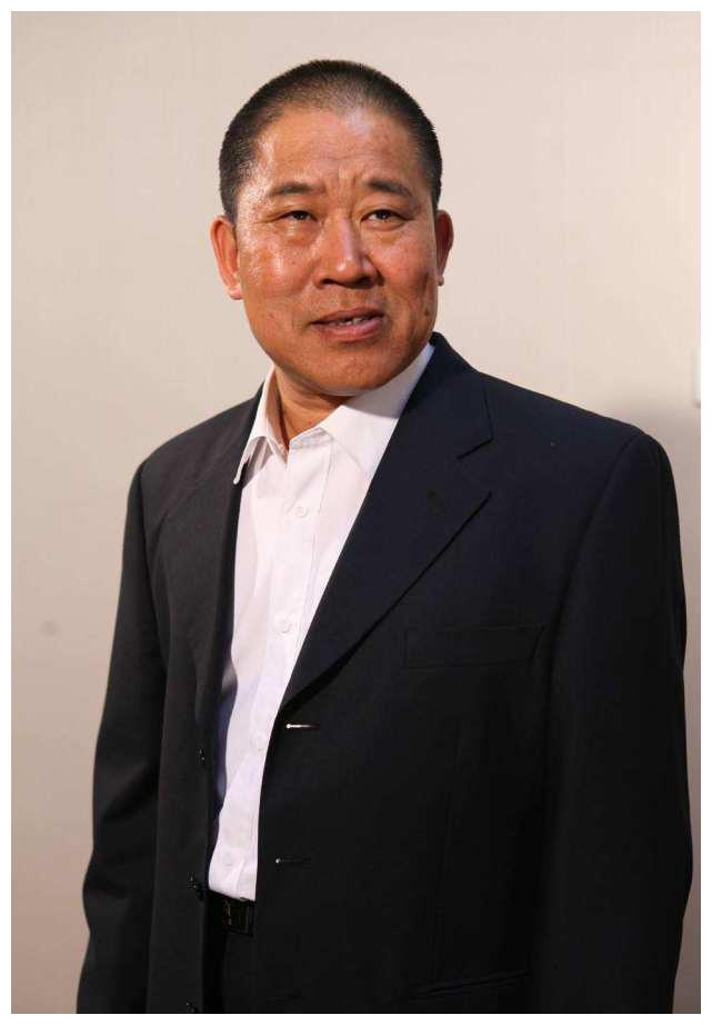 因长相演反派出名被称为汉奸专业户他的妻女却貌美如花