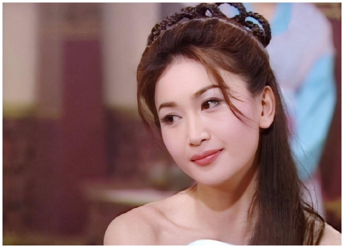 因太美15岁被星探挖掘,嫁豪门17年离婚,富豪前夫满世界追她复合