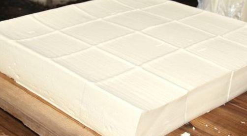 豆腐买多别再放冰箱了,教你一招,只需一碗水,放上一星期还不坏