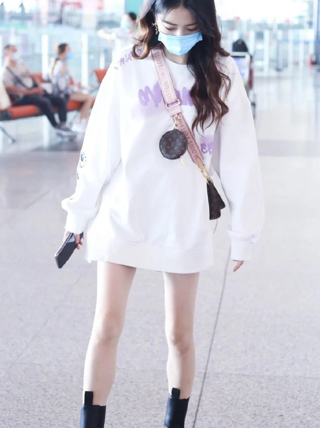 铅笔腿算什么,徐璐的"仙鹤腿"才真厉害!上镜大小腿看着一样粗