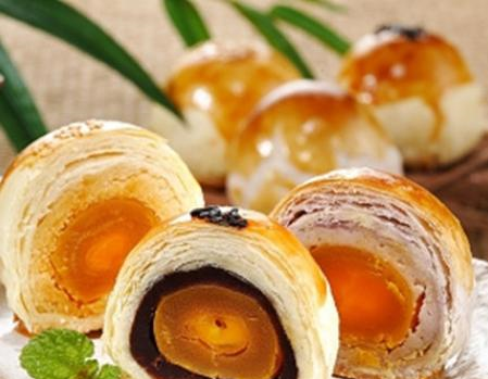 这8种咸蛋黄美食,口感各异,每一种都是"爆款",你都吃过吗?__财经头条