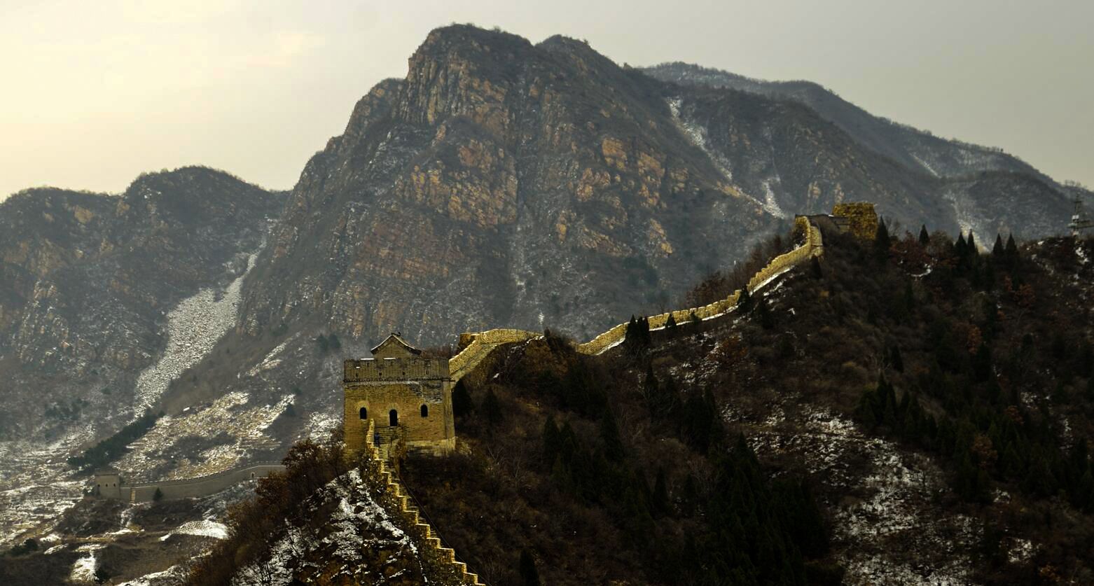 寻觅雪后北齐长城古迹,夕照黄崖蔚为壮观,更有民族英雄可歌可泣